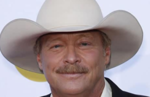 Iconic Country Singer to Retire, Leaving Behind a $150 Million Fortune