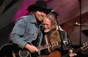 Lukas Nelson Fills in for His Father and Leaves the Audience Speechless with His Talent
