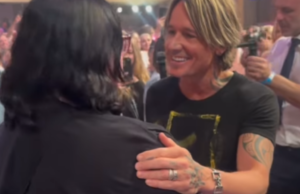 Keith Urban’s Emotional Interaction with a Fan Earns Widespread Praise