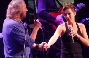 Barry Gibb’s Emotional On-Stage Moment With Niece Samantha Gibb Leaves Fans in Tears